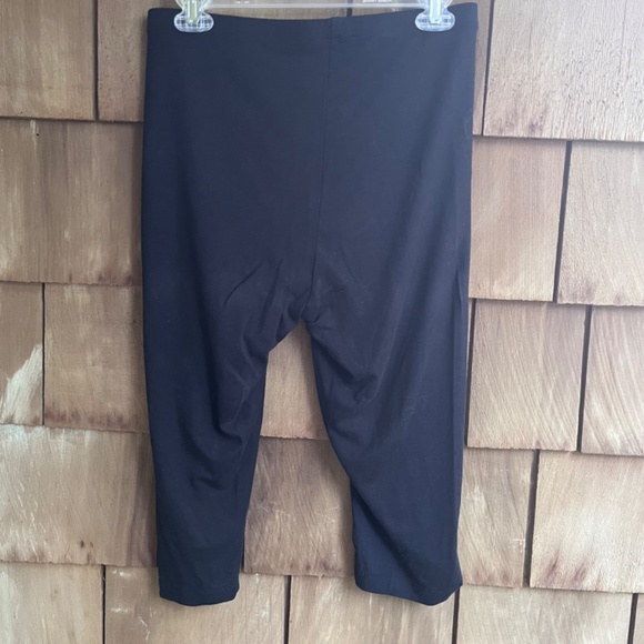 Karen Kane black capri leggings made in USA - Picture 6 of 6